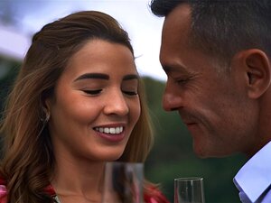 L'esprit d'Agatha Vega contrôlé par des extraterrestres et baise