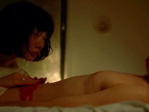 Doona Bae nue - Air Doll - 2009. Doona Bae dans une scène nue d'Air