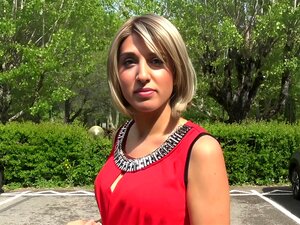 Assia, 25 ans, réceptionniste, elle le veut dans le cul!