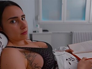 Belle-mère partage son lit avec une branlette ???? Surprise-Le