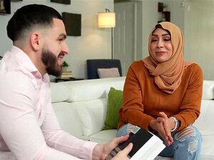 Courage ma copine MILF en hijab sort de la zone de confort