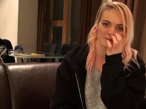 PASCALSSUBSLUTS - Une mignonne soumise se fait gifler et baiser fort