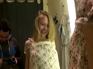 Je filme comment ma copine s'habille