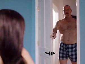 la rencontre lubrique de beau-père avec Jojo et son gros butin