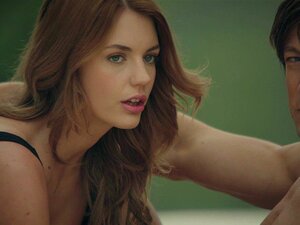 Le mannequin Blake Edens se tape une session de sexe intense.