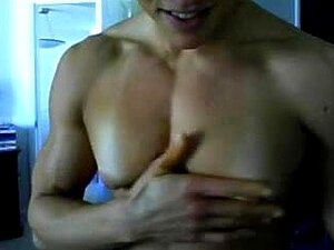 Monica Mowi FBB en train de poser