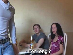 Chaude baise occasionnelle à deux contre deux avec une mignonne