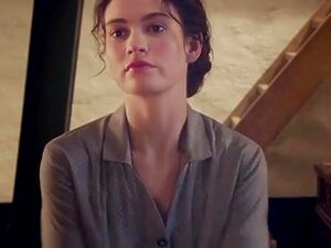 Lily James seins nus