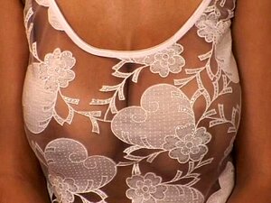 Gros nichons huilés baisés