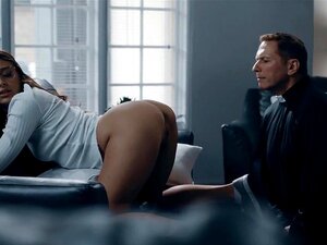 Gia Derza perd secrètement son innocence anale avec son prêtre