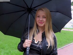 Prépare-toi pour une expérience inoubliable avec Molly, une blonde