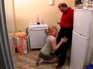 Petite surprise par un vieux pervers... F70