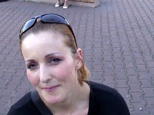 Une adorable tchèque est séduite dans le centre commercial et