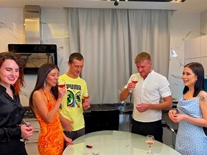 Orgie Creampie Étudiante de Noël