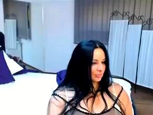 Vidéo de cam girl montrant une bbw arabe avec de gros seins