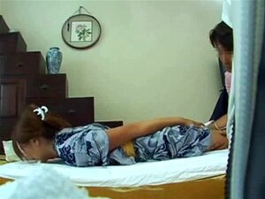 Femme fraîche Massage à domicile Partie 1. Femme fraîche Massage à