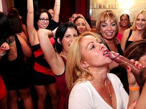 Tiana Fine, Kimmy Lee, Tori Haze et plus encore profitent des grosses