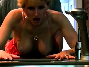 Découvrez le plaisir ultime avec une superbe femme au foyer MILF