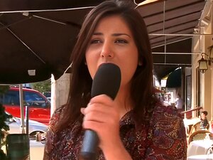 Action CFNM avec de belles belles-belles-filles vêtues se faisant