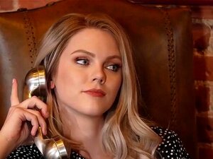 Ma secrétaire sexy et mignonne avec un beau gros cul, Ora fresh,