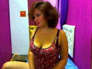 Ma mère montre des shorts rouges à mes amis webcam