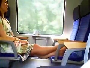 Lunatic se branle dans une compilation de train public,