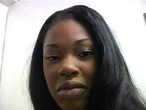 Amateur ébène au gloryhole 1