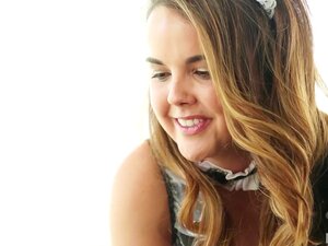 Dillion Harper fume un cigare