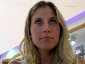 Découvrez d'intenses plaisirs buccaux en public ! Ces séductrices