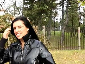 sexe en public, nue dans la rue, aventures sexuelles, en plein air