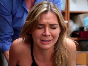 Blair Williams est céleste et gémit doucement en baisant une grosse