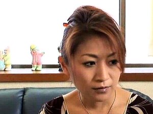 Un cul asiatique très poilu se fait baiser fort