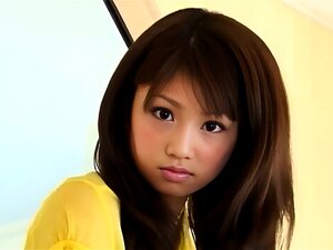 Laissez-vous envoûter par le charme séduisant d'une mignonne