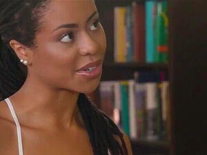 NuruMassage, la bombe chaude Kira Noir lui donne le meilleur massage