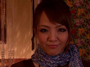 Hitomi Tanaka aux gros nichons donne un massage POV sensuel