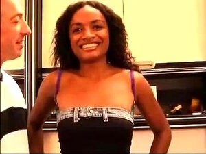 Groupe de beauté ébène française et blanche en balançoire !