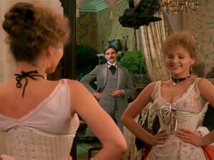 Anne Bennent & Ornella Muti nues et vidéo de sexe en levrette