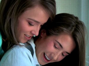 WeLiveTogether - Une touche de femme, Bree et Malena partaient en