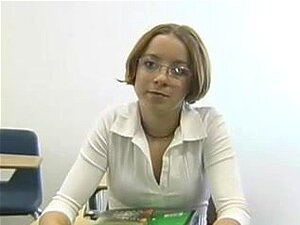 Mignonne étudiante, mauvaise prof