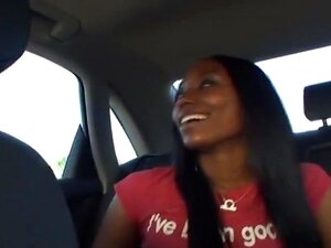 Belle nana noire baisée sur film, il ne faut pas trop de cajoleries