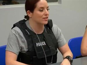 Suceuse d'orteils interracial Prostitution Sting enlève un cinglé de