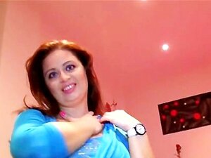 Une sirale chaude exhibe ses gros seins et se fait baiser pour de