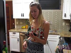 Découvrez le monde captivant de Haley Reed alors qu'elle succombe à