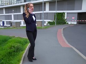 Baisée dans les toilettes de l'Hôtel