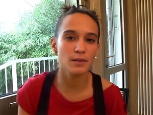 Plongez dans le fantasme sensuel des délices français avec notre