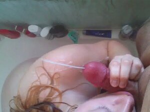 Il a éjaculé sous la douche