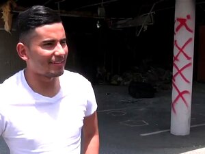 Danny Enriquez reçoit sa toute première bite noire