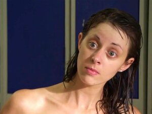 Siwan Morris nue - Skins S01E07