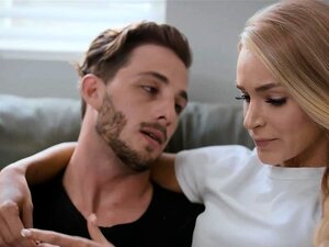 Un petit ami sadique devient mignon pour séduire sa belle-mère